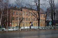 Входная группа Школа № 12.  Азина,  325